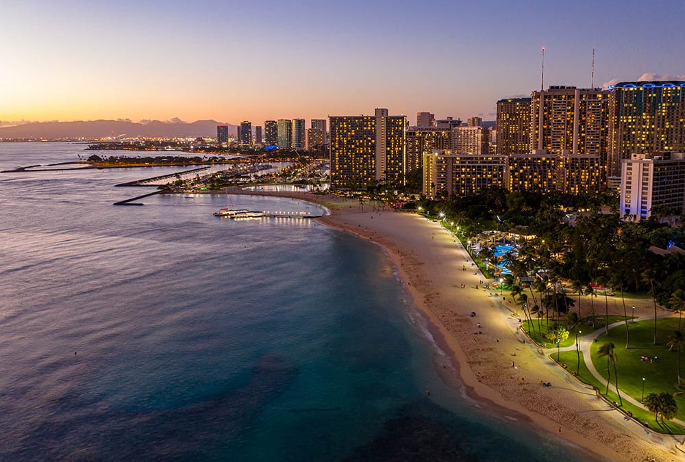 The Best Time of Year for a Waikiki Booze Cruise